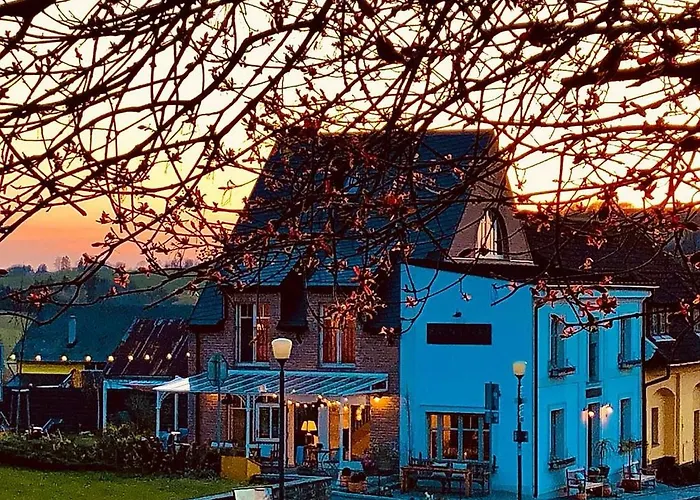 Raj Na Zemi Venkovsky Hotel A Kavarna