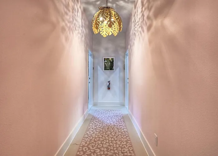 Room 7 Oleander Hotel Walk To Cruise Terminal, Restaurants & The Strand