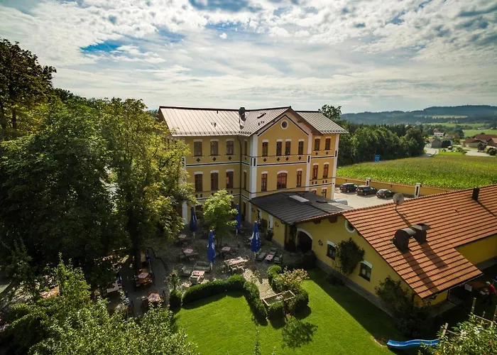Hotel & Restaurant Waldschloss