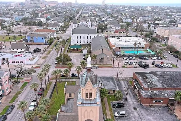 Room 8 Oleander Hotel Downtown Galveston Hotel Near Cruise Terminal & Beach