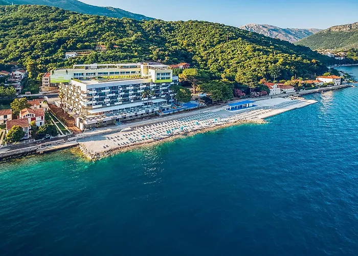 Carine Hotel Park Bijela