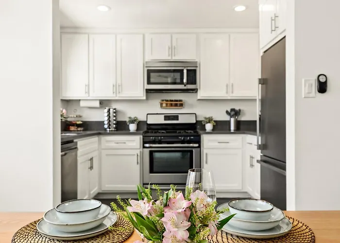 Spacious Coastal Apartment In A Colorful Community - Nrp22-00590