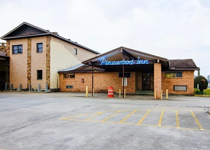 Oyo Pinewood Inn & Suites Silsbee