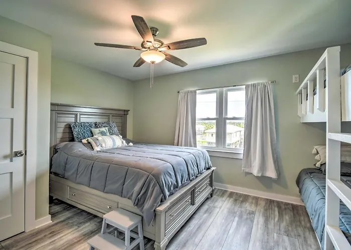 Gulf Shores Condo - Walk To Beach & Restaurants!