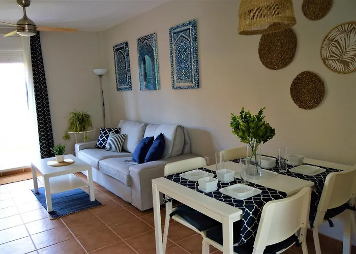 Bonito apartamento con jardín privado en Novo