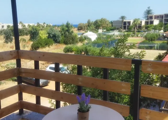 Cleo Rooms 250M From The Beach