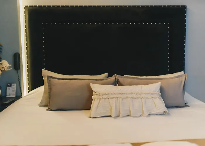 LG Golden Suites