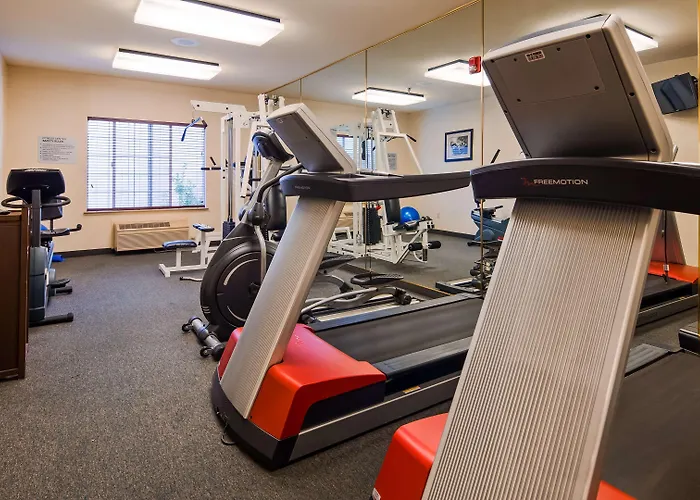 Best Western Plus Airport Inn & Suites