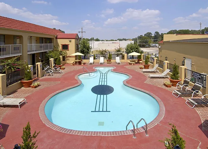 Days Inn By Wyndham Memphis At Graceland