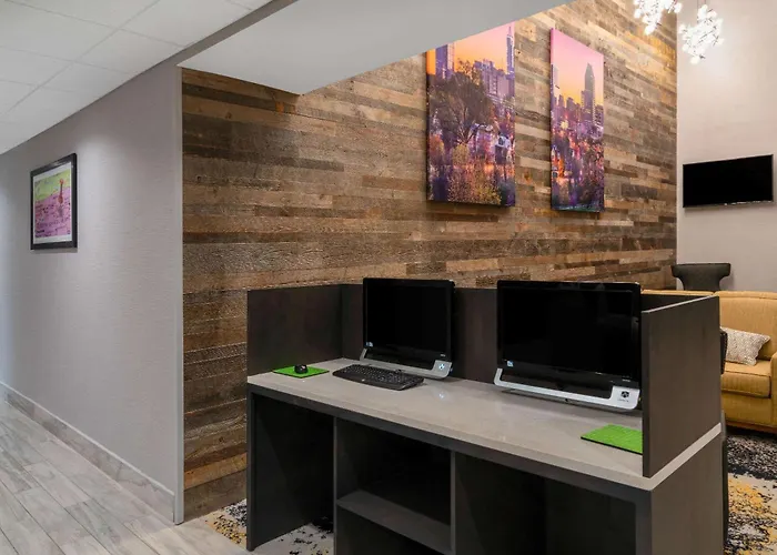 La Quinta By Wyndham Raleigh Downtown North