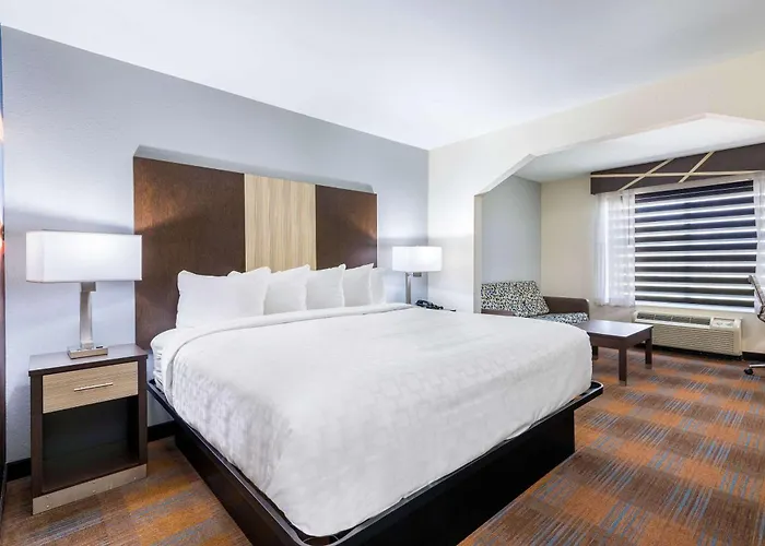 Clarion Pointe Madison-Huntsville