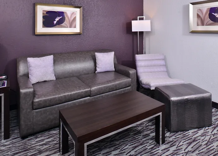 Clarion Inn & Suites Across From Universal Orlando Resort