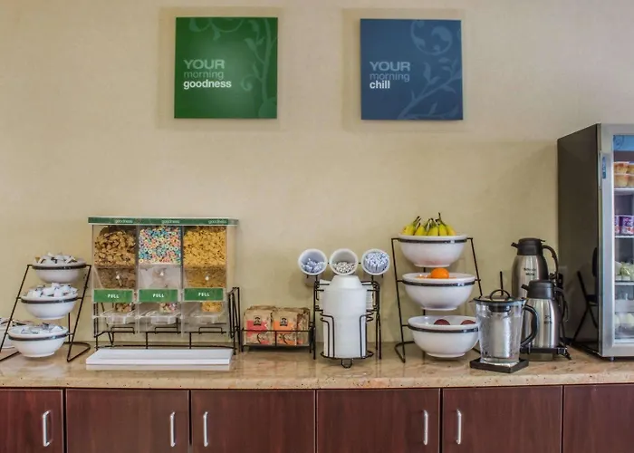 Comfort Inn & Suites Farmington - Victor