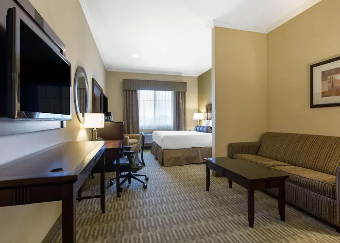 The Oaks Hotel & Suites