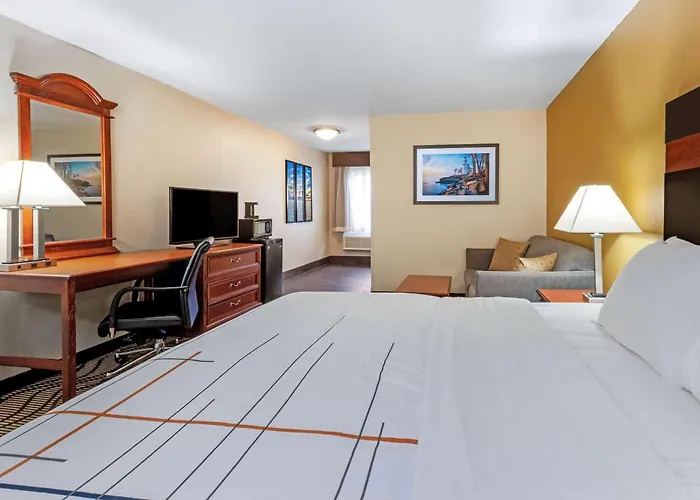 La Quinta Inn By Wyndham Sandusky Near Cedar Point