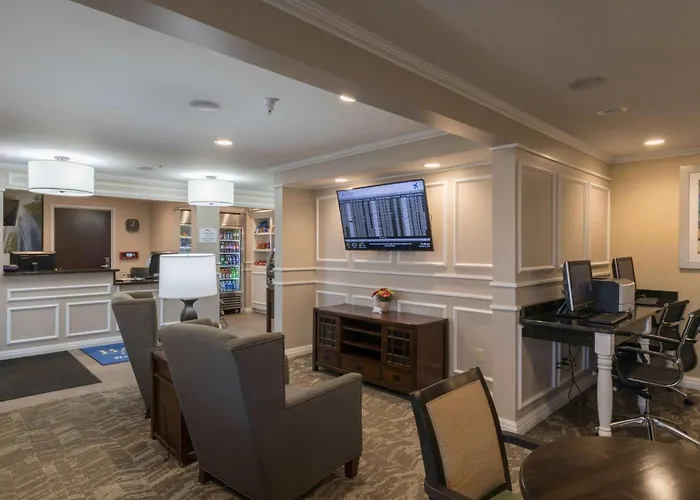 Baymont By Wyndham Detroit Airport/Romulus