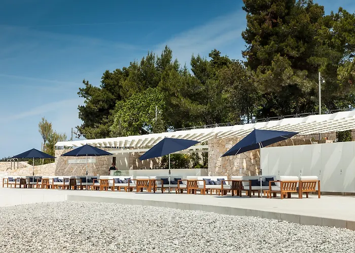 Lone Hotel By Maistra Collection
