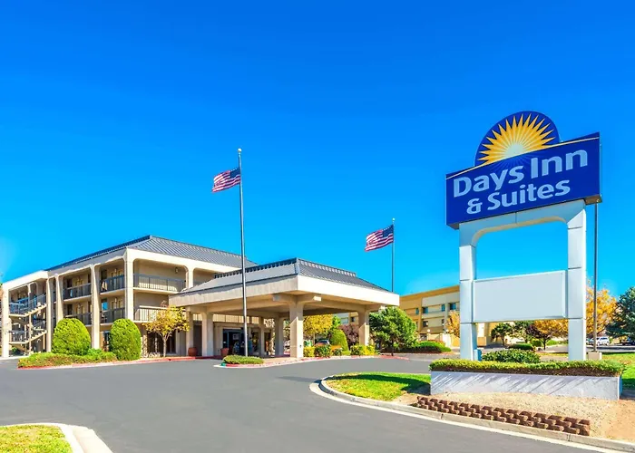 Days Inn & Suites By Wyndham Albuquerque North
