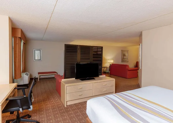 La Quinta By Wyndham Garden City