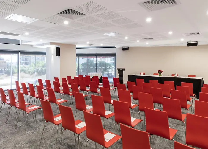 Oaks Darwin Elan Hotel