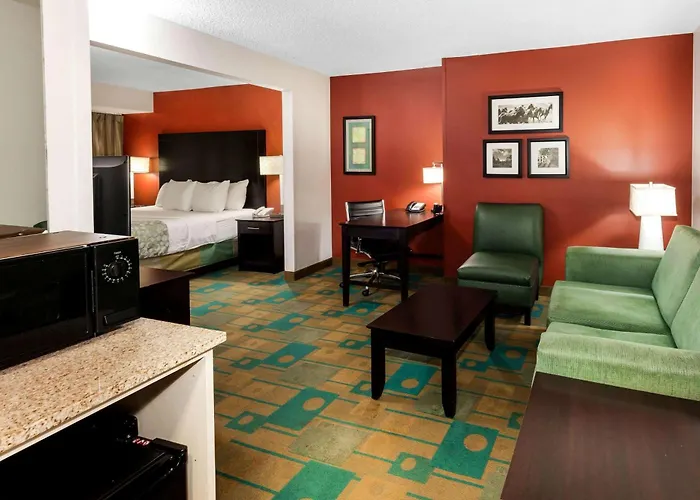 La Quinta By Wyndham Milwaukee Bayshore Area