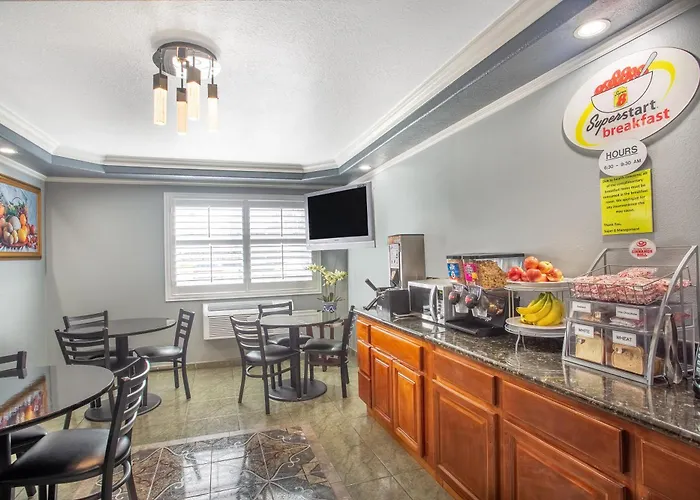 Super 8 By Wyndham Chico