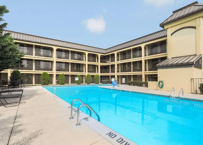 Days Inn By Wyndham Newark Wilmington
