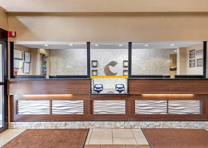 Comfort Inn & Suites Canton Riverstone Area