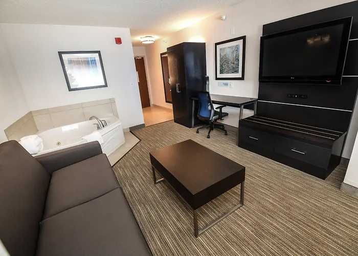 Holiday Inn Express Hotel & Suites Grand Forks By Ihg