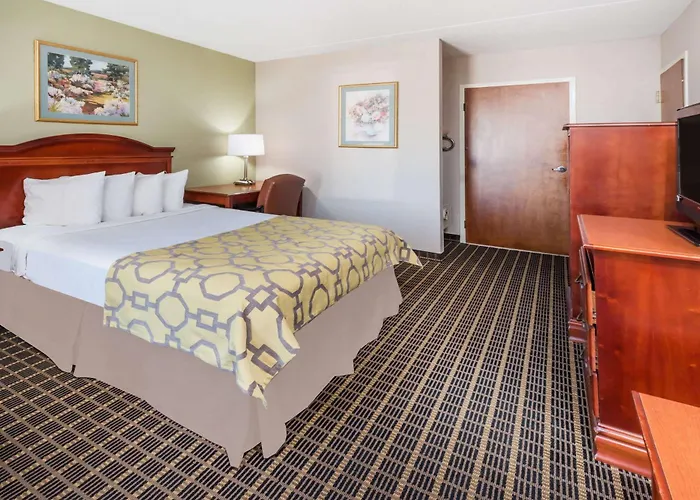 Baymont By Wyndham Clarksville Northeast