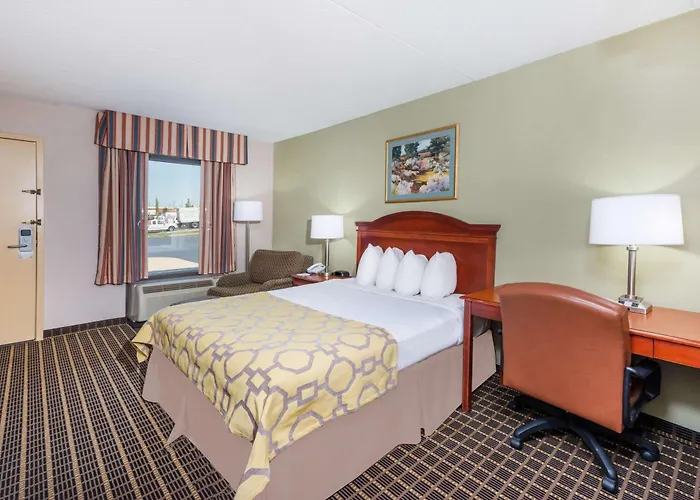 Baymont By Wyndham Clarksville Northeast
