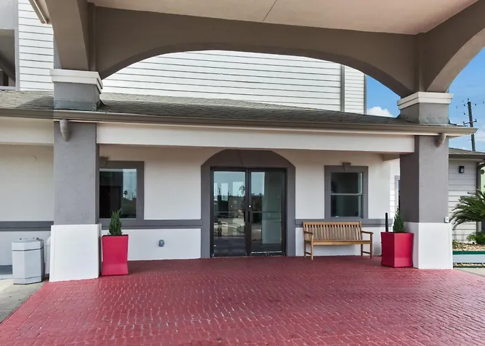 Red Roof Inn Plus + Galveston - Beachfront