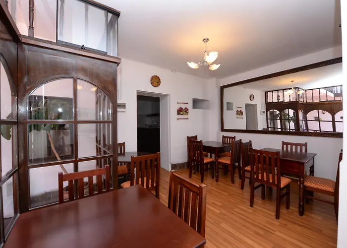 Yabar Hotel Plaza