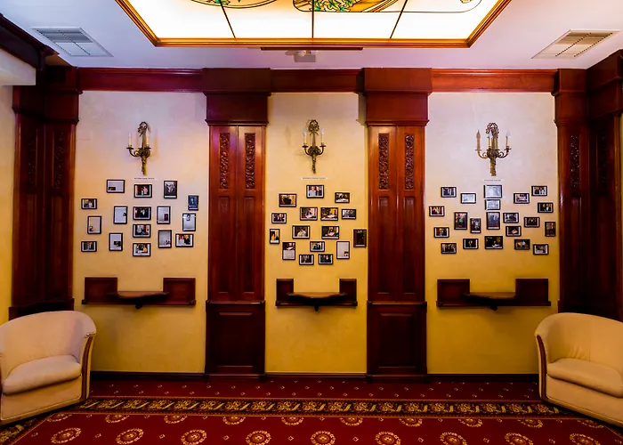 Hotel Golden House