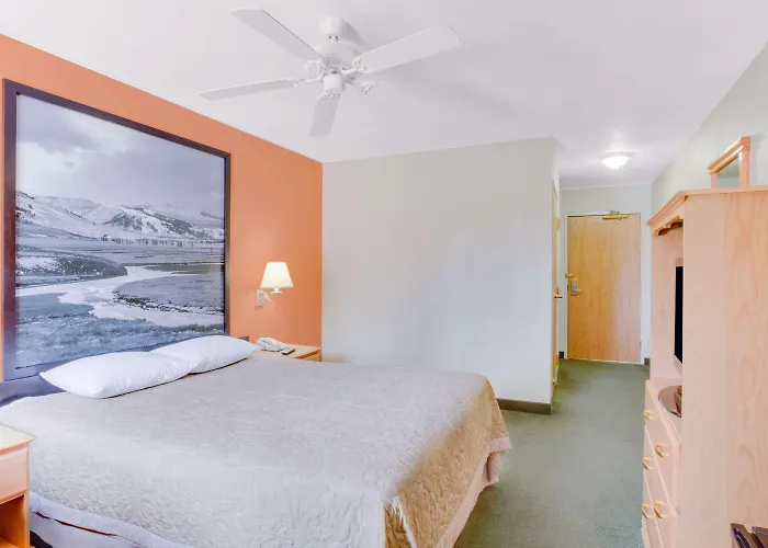 Super 8 By Wyndham Cooke City Yellowstone Park