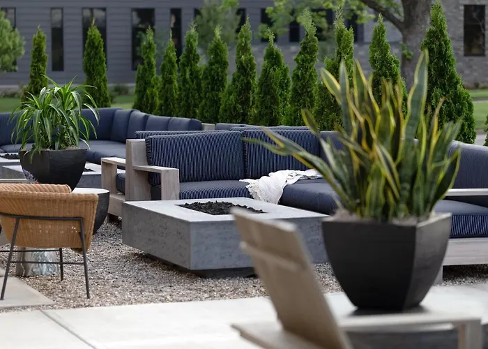Elwood Hotel & Suites