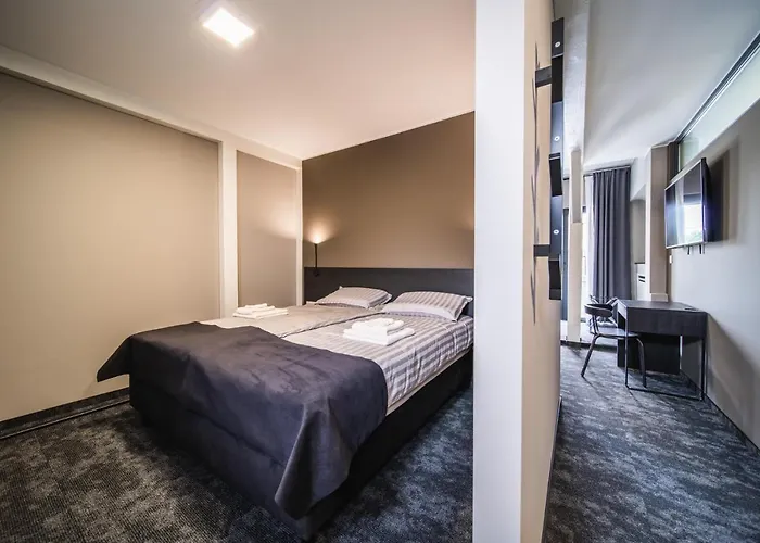 Rustica Rooms