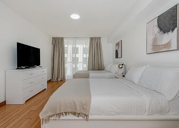 Lovely Condo With City & Ocean Views
