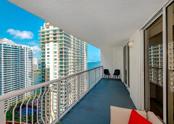 Lovely Condo With City & Ocean Views