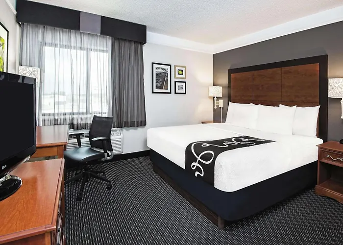 La Quinta Inn & Suites By Wyndham San Antonio Riverwalk