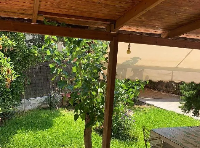 Ξυλινο Σπίτι Δίπλα Στην Θάλασσα