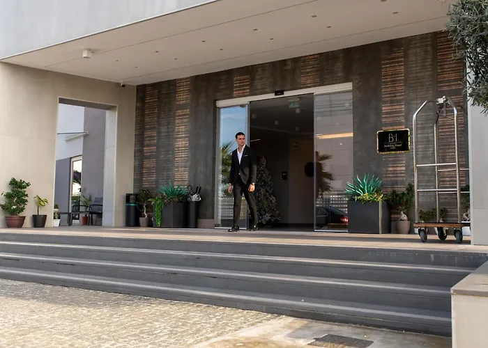 Building Hotel