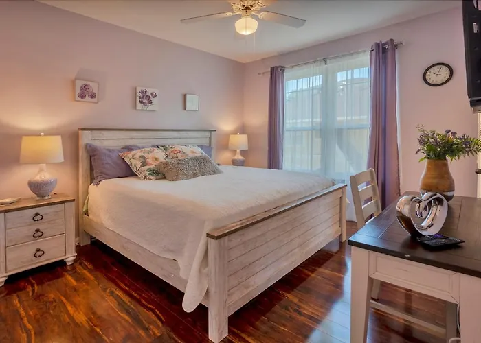 NEW 2bed2bath condo - CLEARWATER BEACH - FREE Wi-Fi&Parking