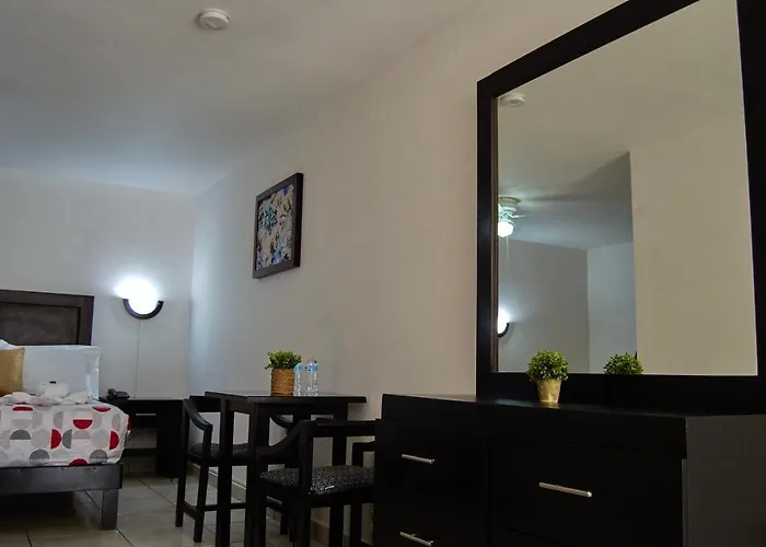 Hotel Del Alba Inn & Suites