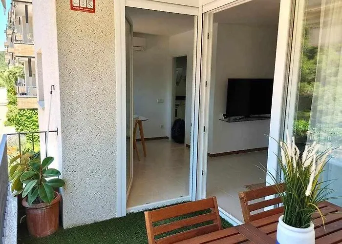 Apartamento recién reformado con piscina y AC