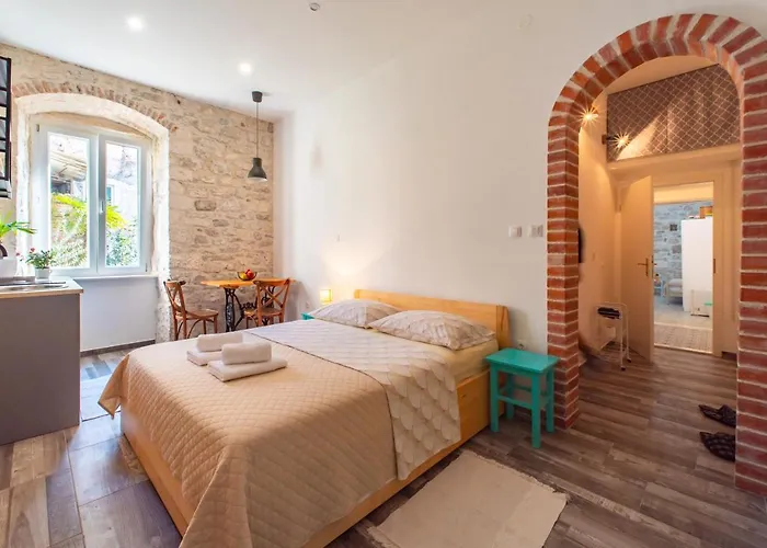 Rooms And Apartments Djanovic