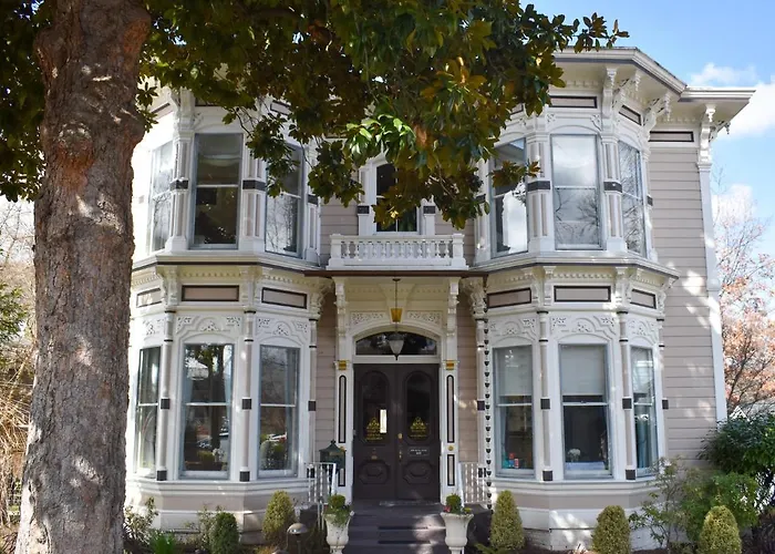 McCall House Boutique Hotel