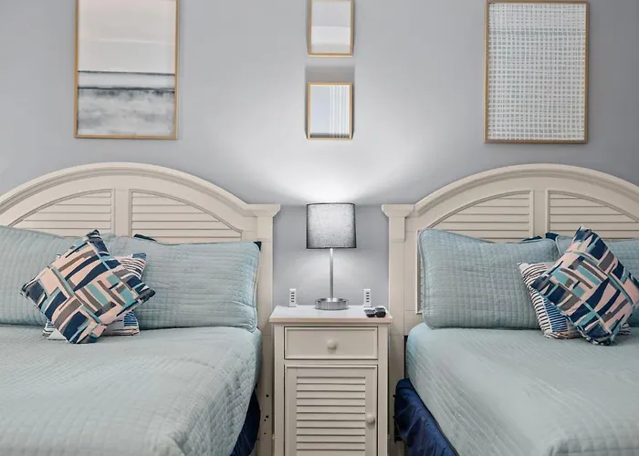 Cottage By The Sea - Renovated Oceanview Condo
