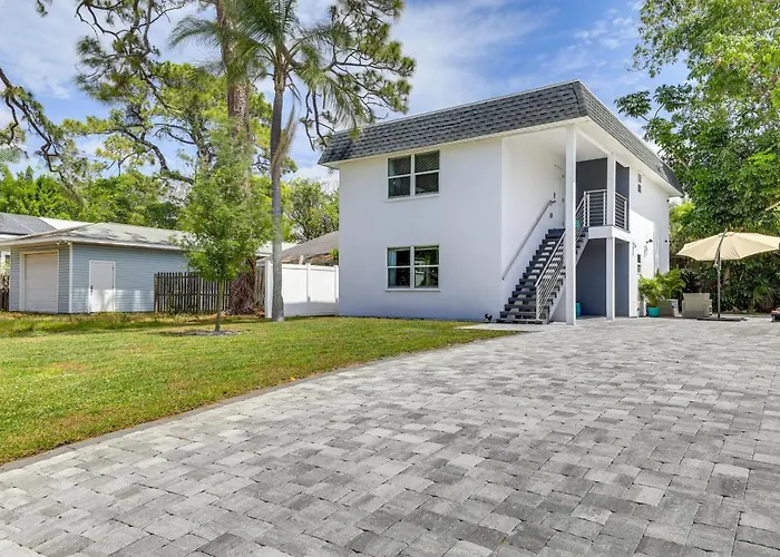 Coastal Sarasota Condo: Minutes To Beach!