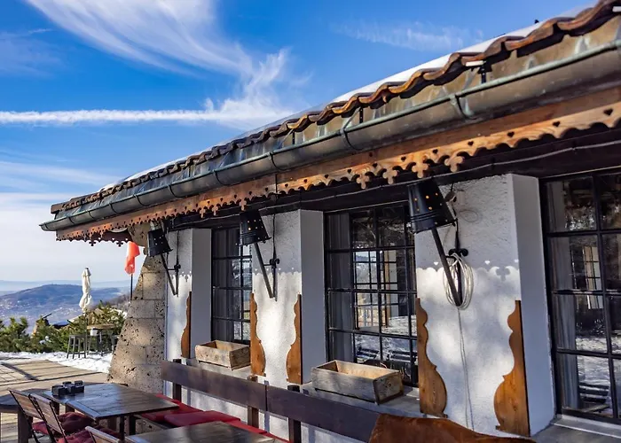 Le Coucou Hotel Restaurant & Lounge-Bar